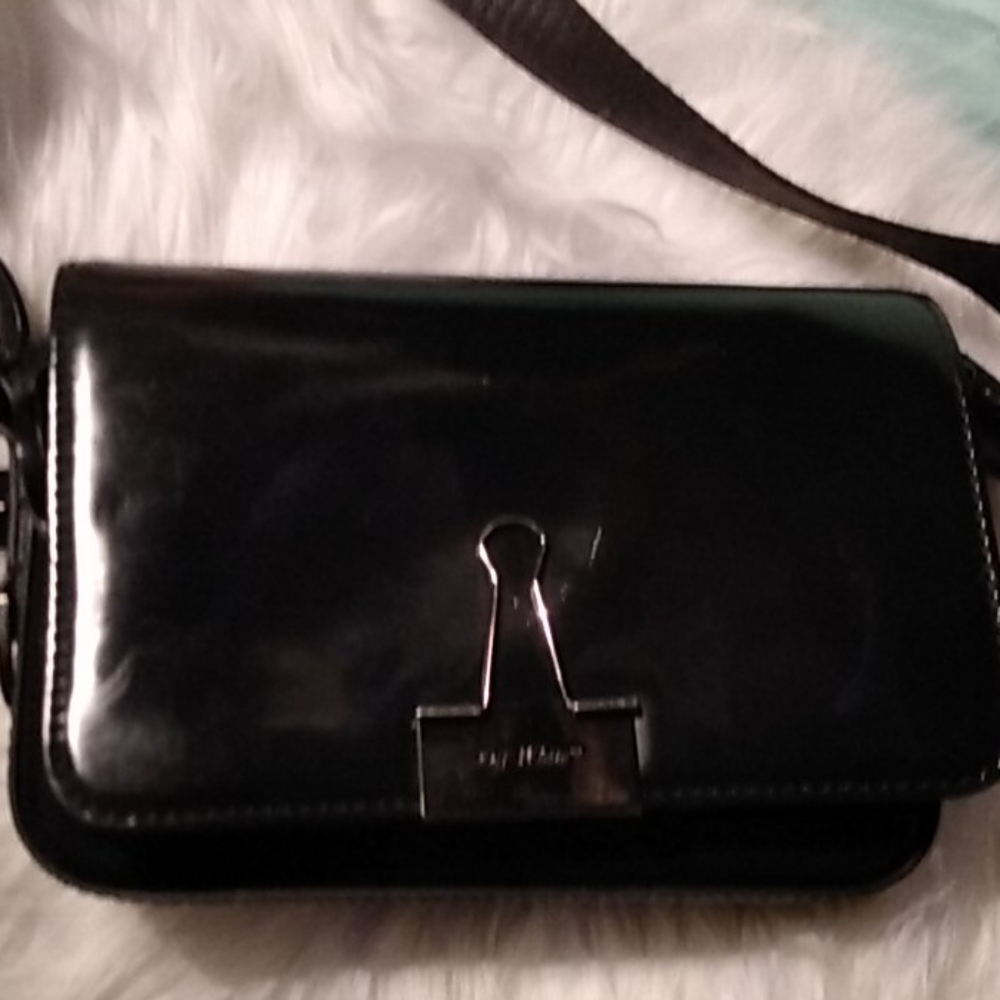 Off-white clip bag